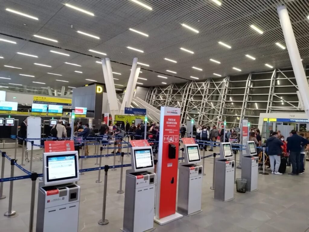 🚨 Avanza proyecto que obliga a aerolíneas a informar identidad de pasajeros ✈️
